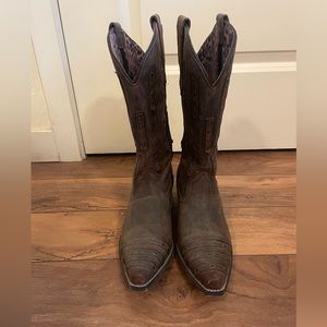 Leredo cowgirl boots. Size 7. Brown studded. Like new.